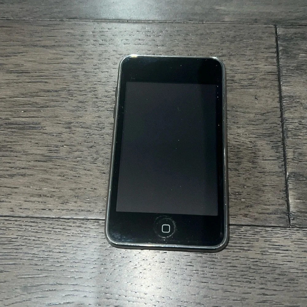 Apple IPod Gen 2 in Silver